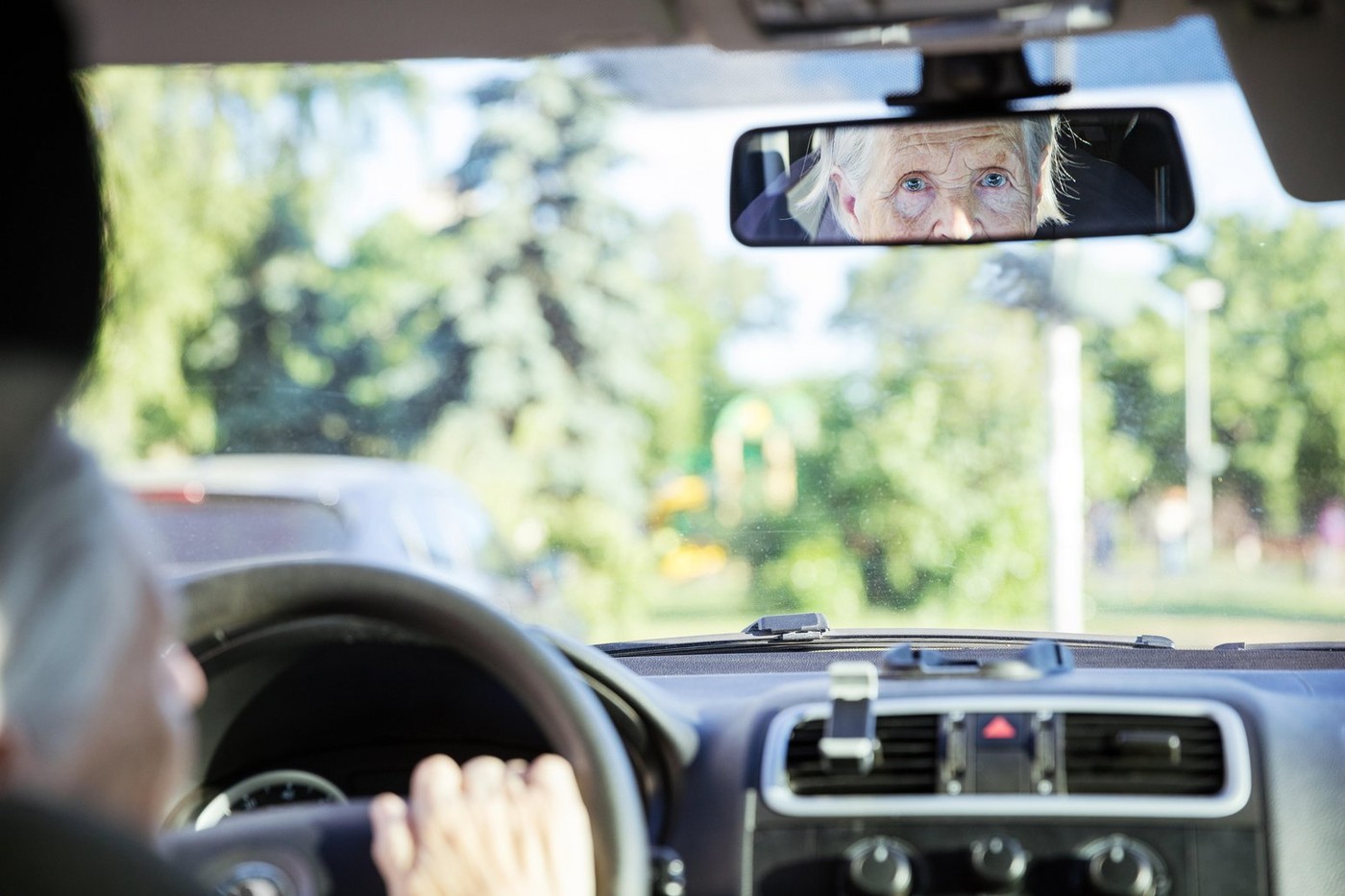 O italiancă de 103 ani a fost prinsă de politiști conducând cu viteză, fără permis și fără asigurare