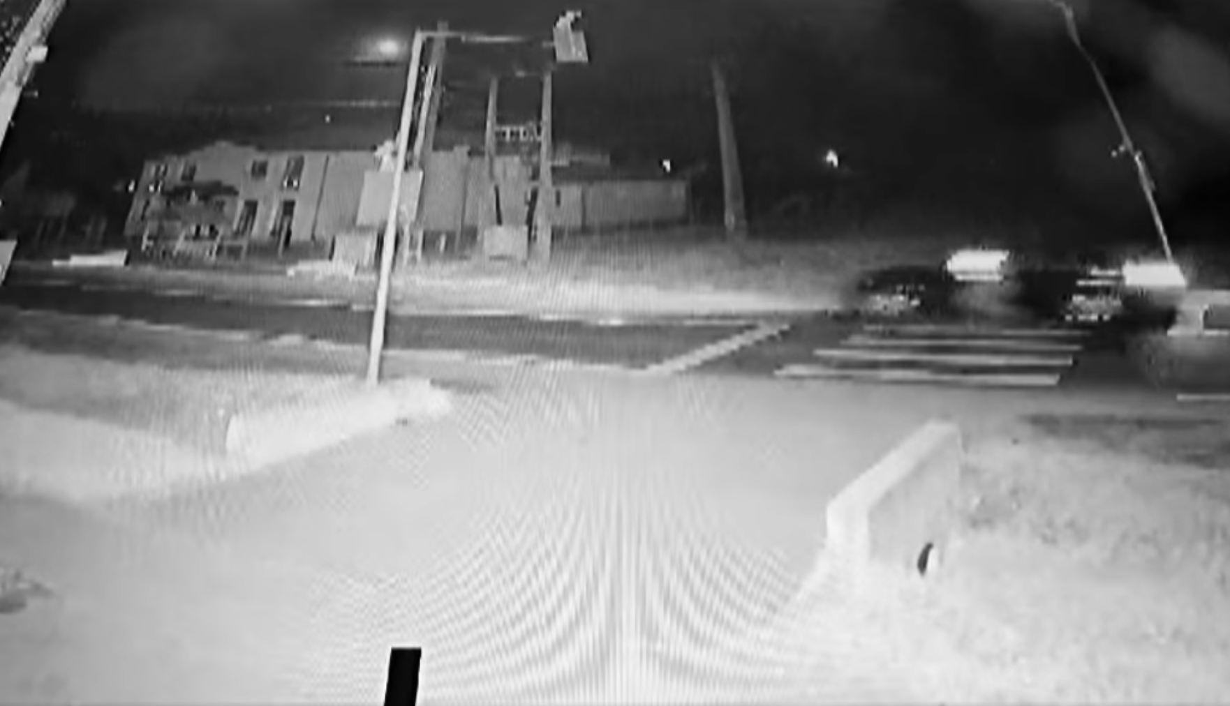Un tânăr prins cu 140km/oră în localitate a plecat cu polițistul prins în geam ca să nu fie testat pentru droguri
