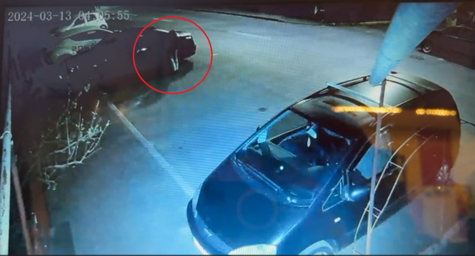 Bărbatul reținut la Arad după ce a tăiat cauciucurile unor mașini le-a spus polițiștilor că era nervos
