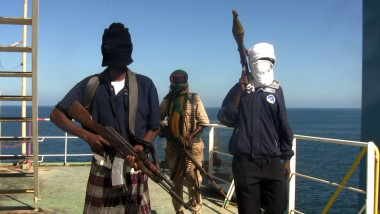 piratii somalezi