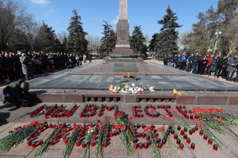 Action in memory of the victims of the terrorist attack in the Crocus City Hall concert hall near Moscow in Volgograd.