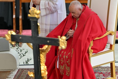Papa nu le-a mai citit credincioșilor predica din Duminica Floriilor. Gestul neobișnuit a luat prin surprindere zeci de mii de oameni
