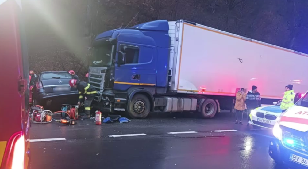VIDEO. Accident grav cu 6 răniți, între care 3 copii,pe DN 13. Două victime sunt inconștiente
