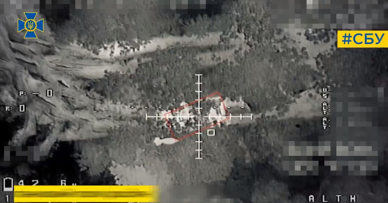 „Tancul zburător”. O dronă ucraineană „Baba Iaga” aruncă în aer un tanc al rușilor