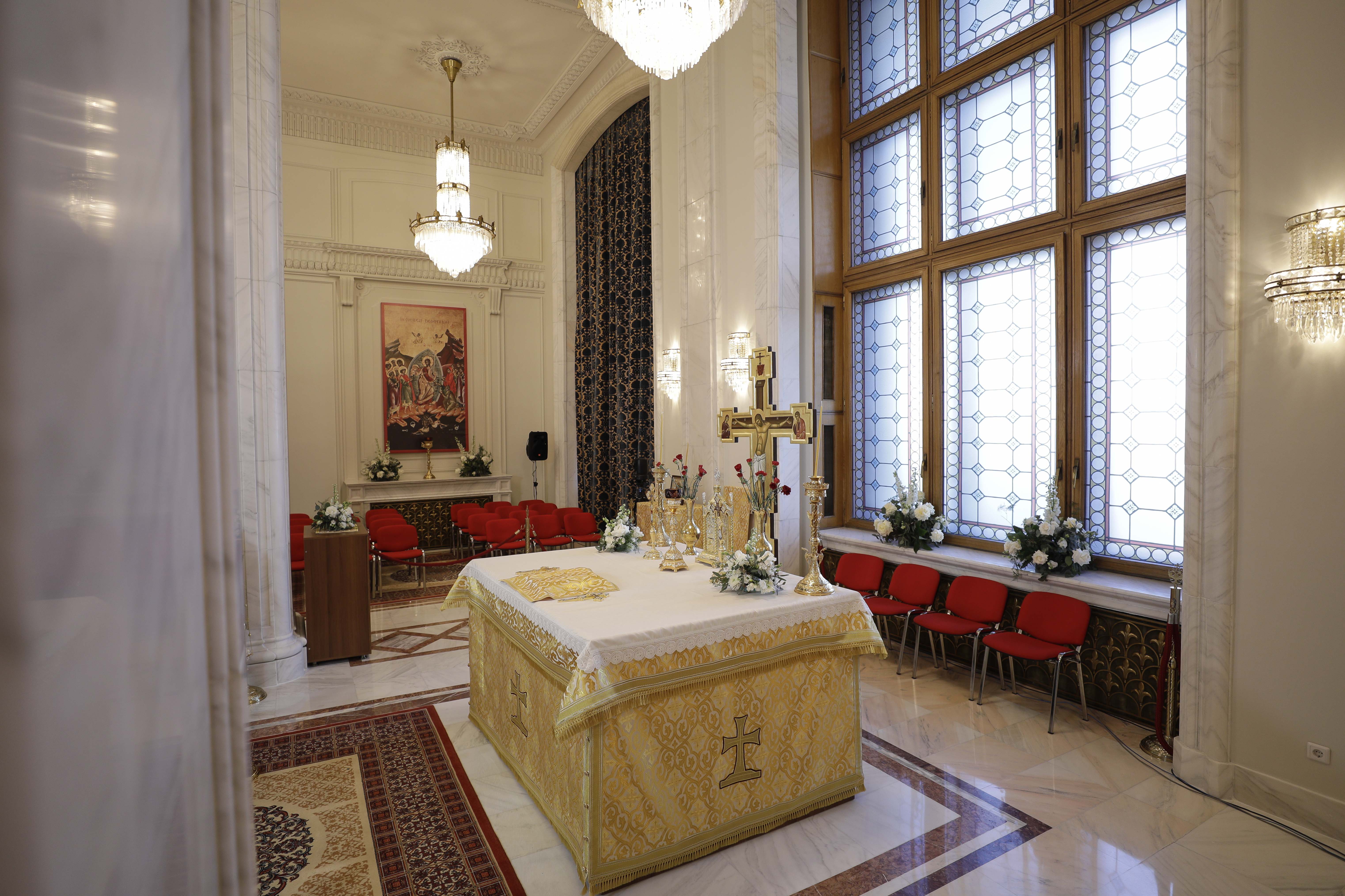 Cum arată capela ortodoxă promisă de Ciucă parlamentarilor. Se va deschide luni și va fi sfințită de Patriarhul Daniel