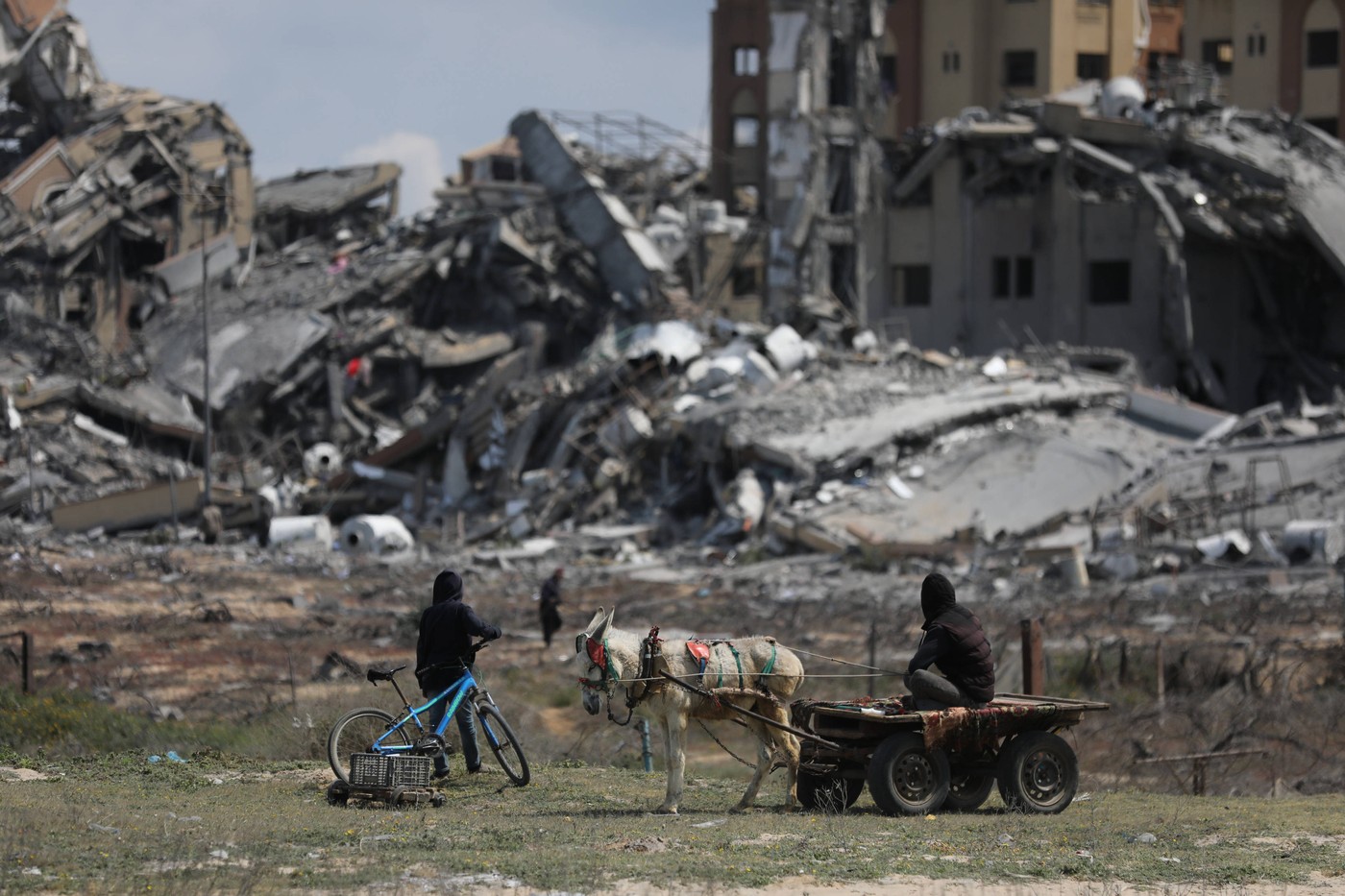 Israelul îi avertizează pe palestinieni să nu circule pe drumurile către centrele de ajutor din Fâșia Gaza. „Sunt zone de luptă”