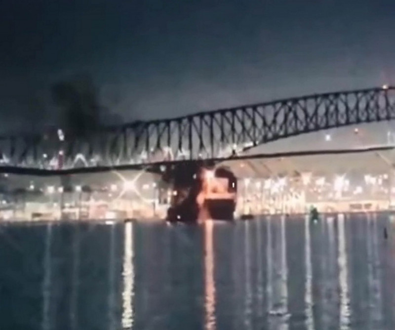U.S.: Container ship destroys Baltimore bridge, cars end up in the water and people missing