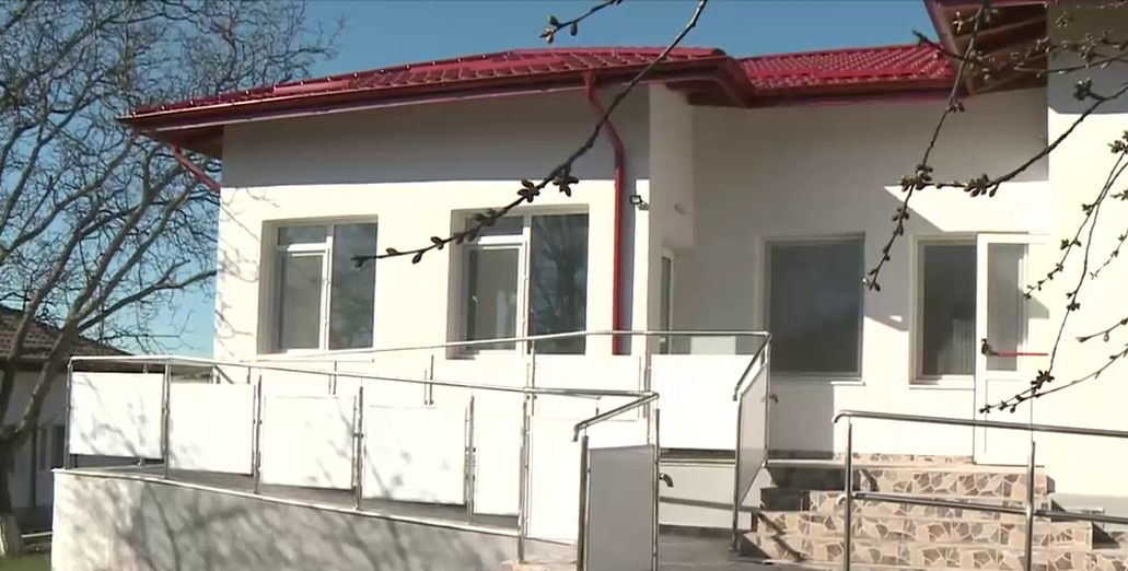 Paradox într-o comună celebră din țară. Are dispensar nou, dar nu există medic: „Mi-am scos singur dinții, de frâna căruței, de stâlp”