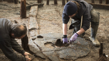 arheologii dezgroapă cea mai bine păstrată așezare din Epoca Bronzului din Anglia, poreclită "Pompeiul britanic"