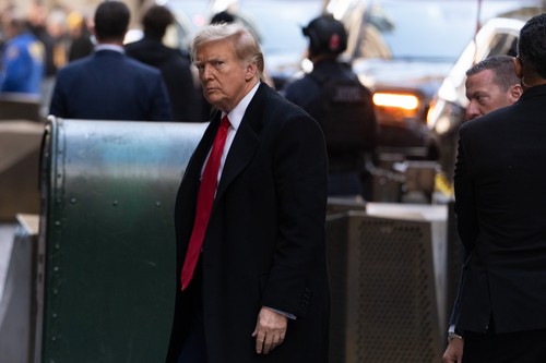 Un judecător i-a impus restricţii de comunicare lui Trump pentru procesul din New York, după ce Trump îl atacase în online pe magistrat