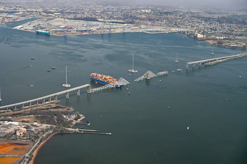 Francis Scott Key Bridge collapses in Baltimore