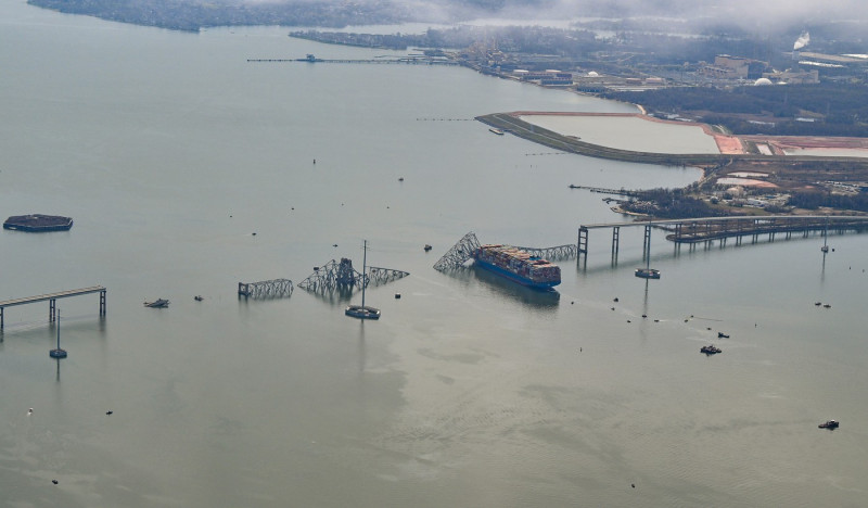 Francis Scott Key Bridge collapses in Baltimore