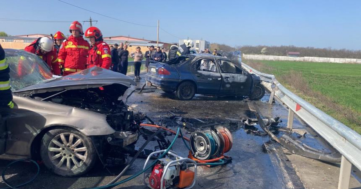 Accident grav în Dolj: Două mașini s-au izbit puternic, iar una a luat foc. O femeie a murit, alți cinci oameni sunt răniți|EpicNews