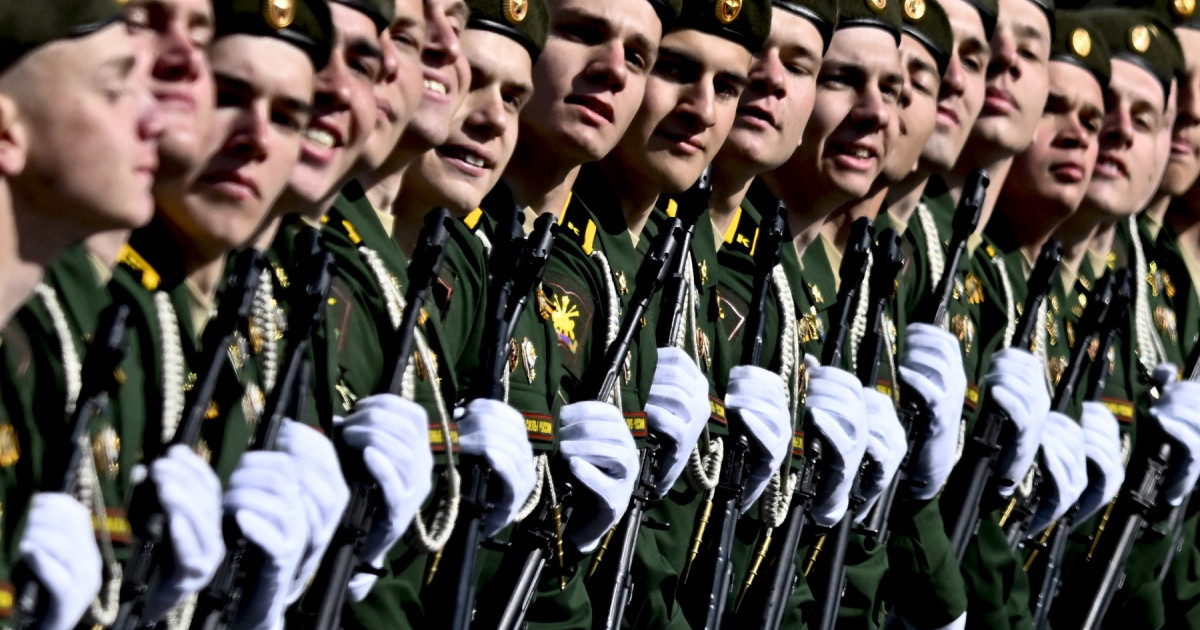 Rusia începe luni o nouă campanie de recrutare în armată. Cum îi ademenește Statul Major pe tinerii recruți|EpicNews
