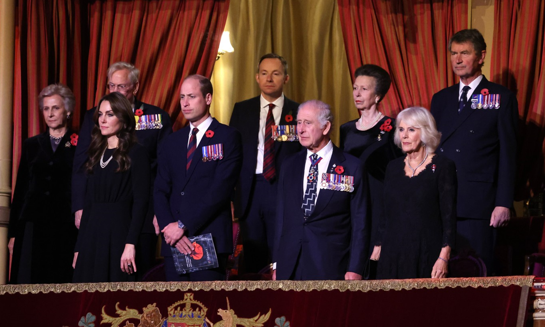 Problemele de sănătate, scandalurile şi neînţelegerile pun presiune pe familia regală britanică