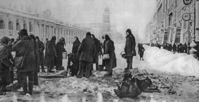 Drinking water queue in Leningrad, 1941