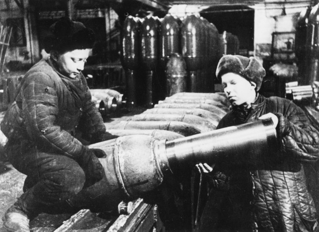 WWII / Siege of Leningrad / Children Working in Ammunition Factory in Leningrad / Photo, 1942