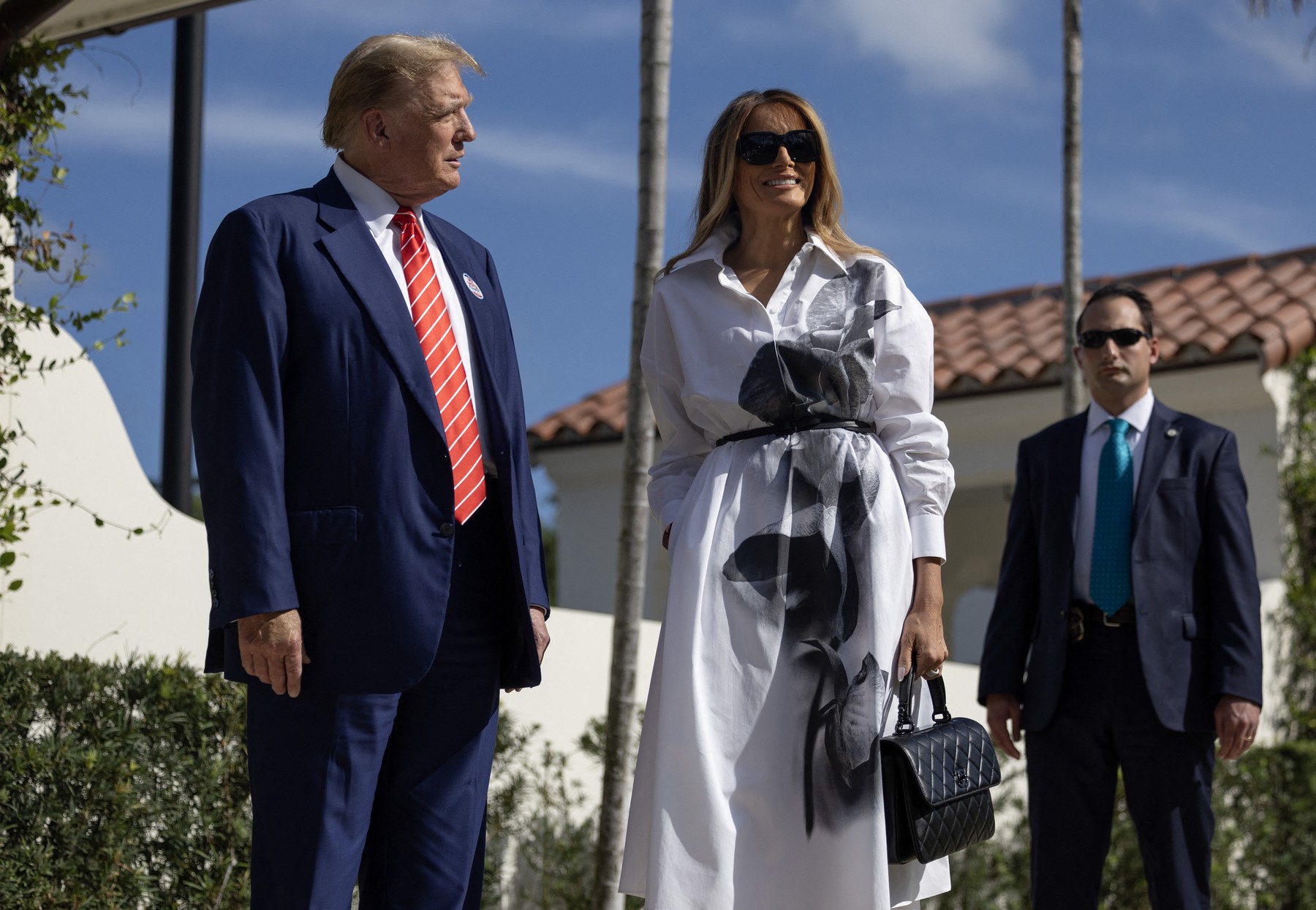 Melania Trump dă de înțeles că va reveni în campania electorală la brațul lui Trump, cu un mesaj misterios: „Stați pe recepție”