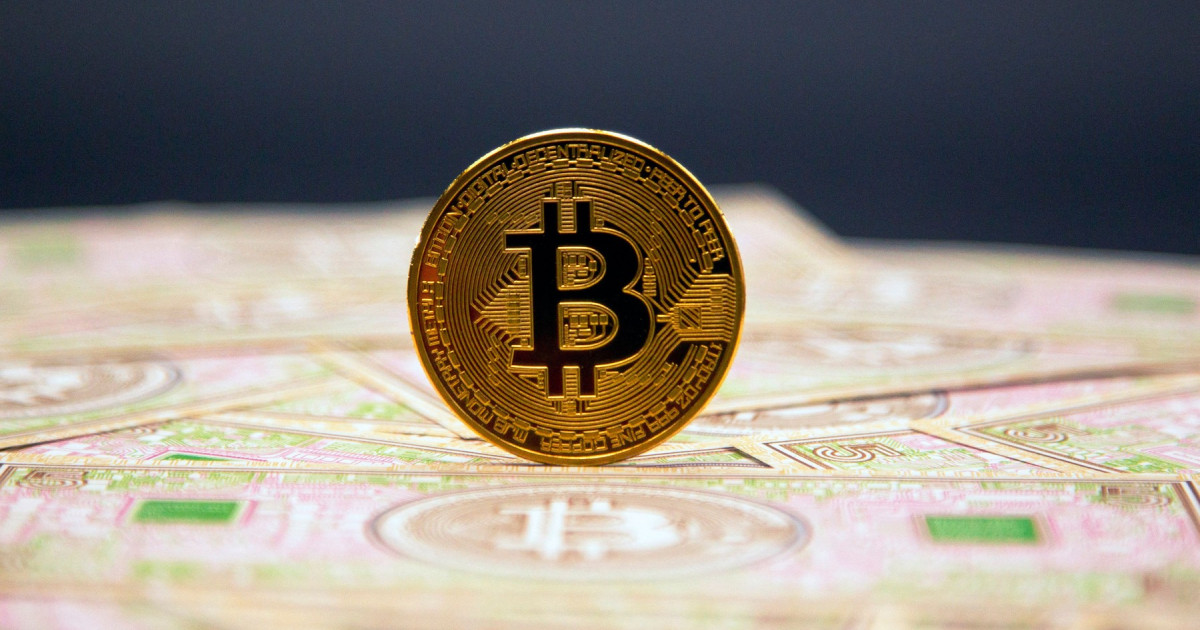 Bitcoin continuă să scadă. La ce valoare a ajuns, după trei zile consecutive în care a pierdut peste 1000 de dolari