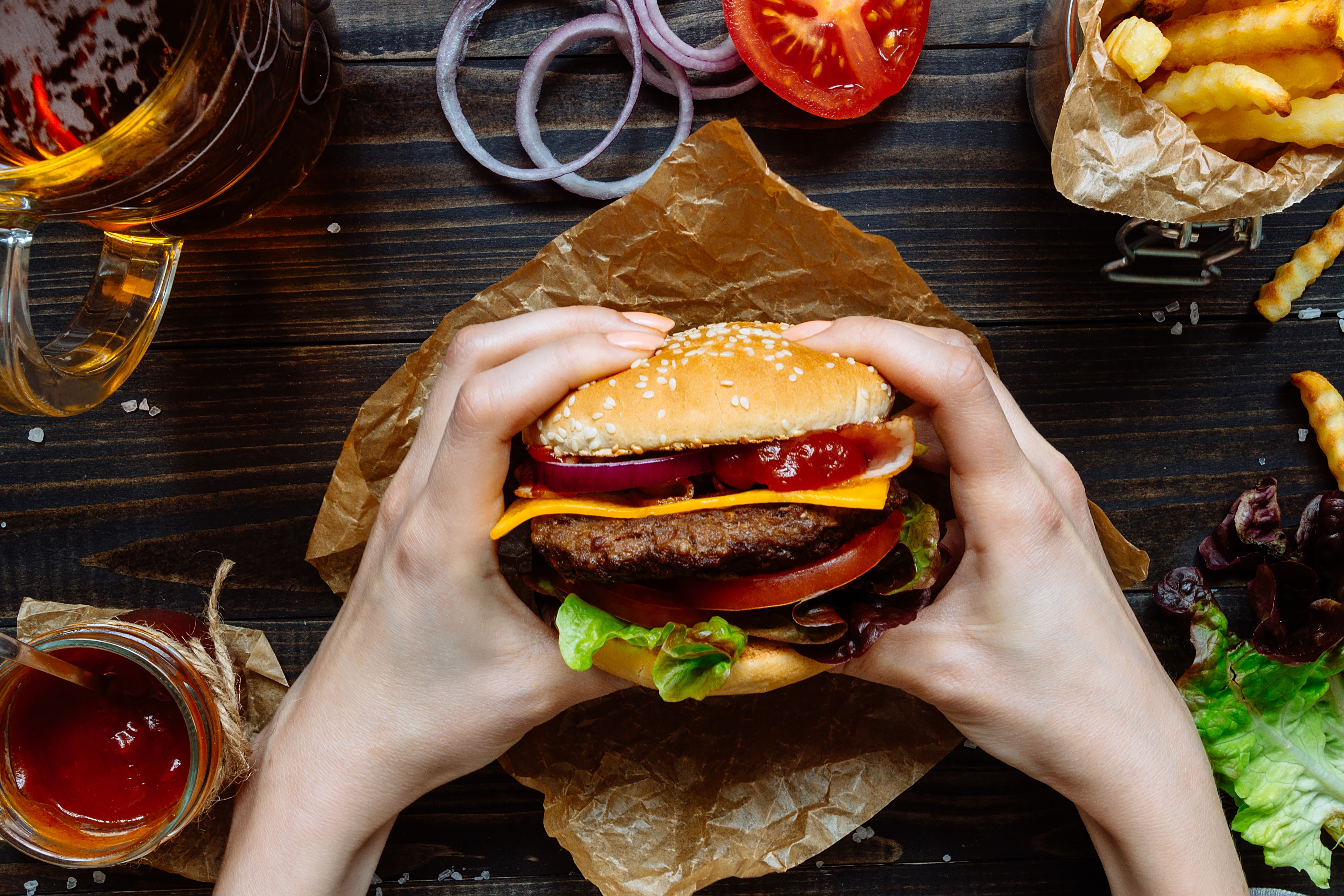 A fugit din arestul la domiciliu pentru un hamburger și s-a ales cu 3 ani și 4 luni de închisoare