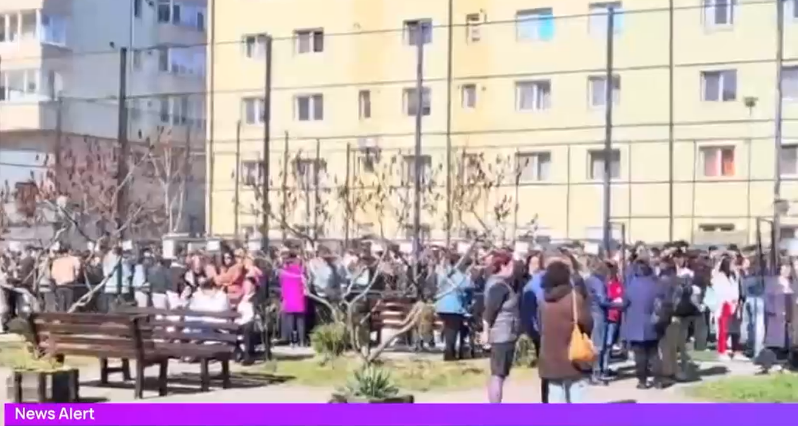 Momente de panică la un colegiu din Bistrița-Năsăud. Peste 600 de elevi au fost evacuați după ce în clădire s-a simțit miros de gaz