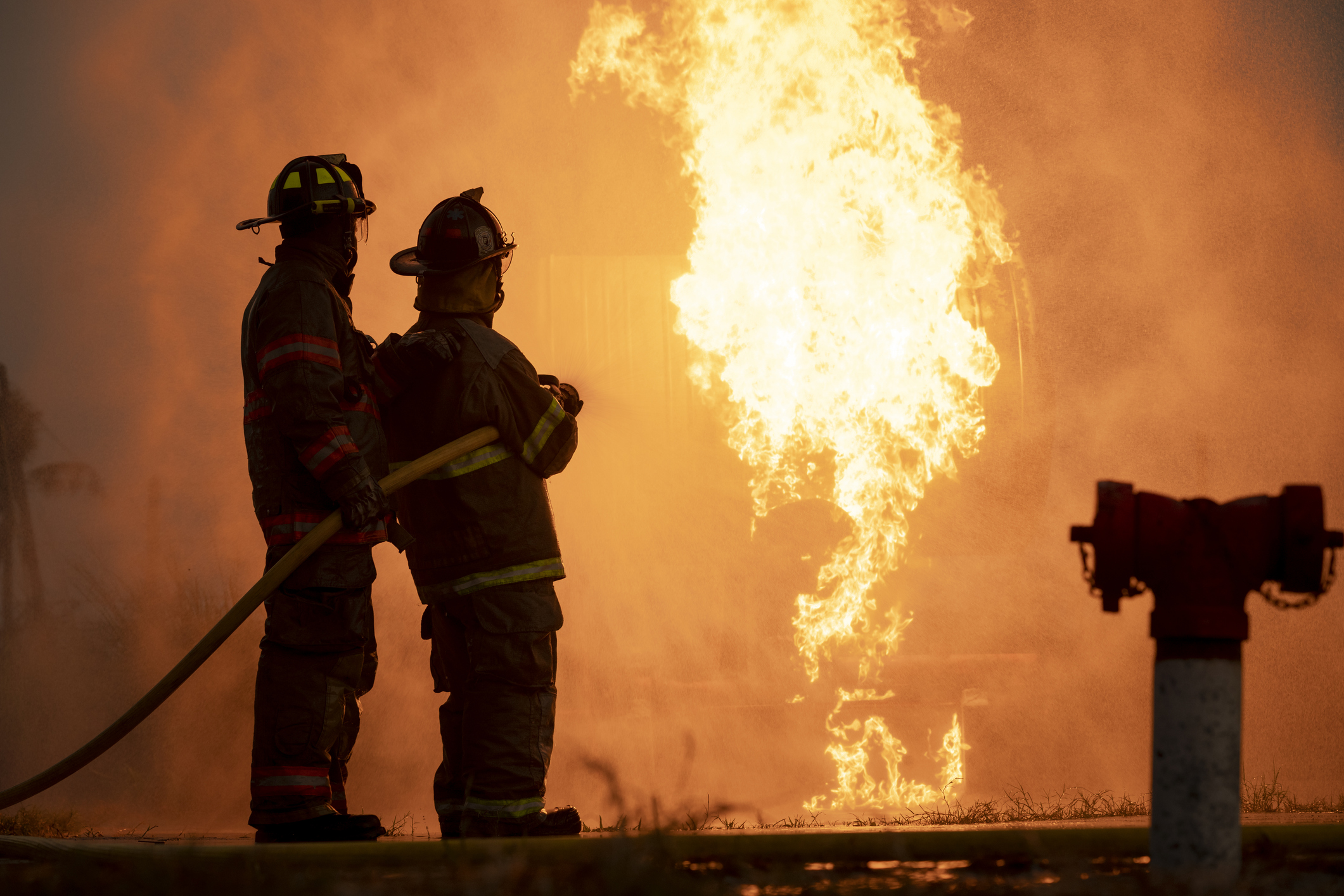 Un bărbat din Galați a fost arestat preventiv, după ce ar fi incendiat patru case pe care le jefuise înainte