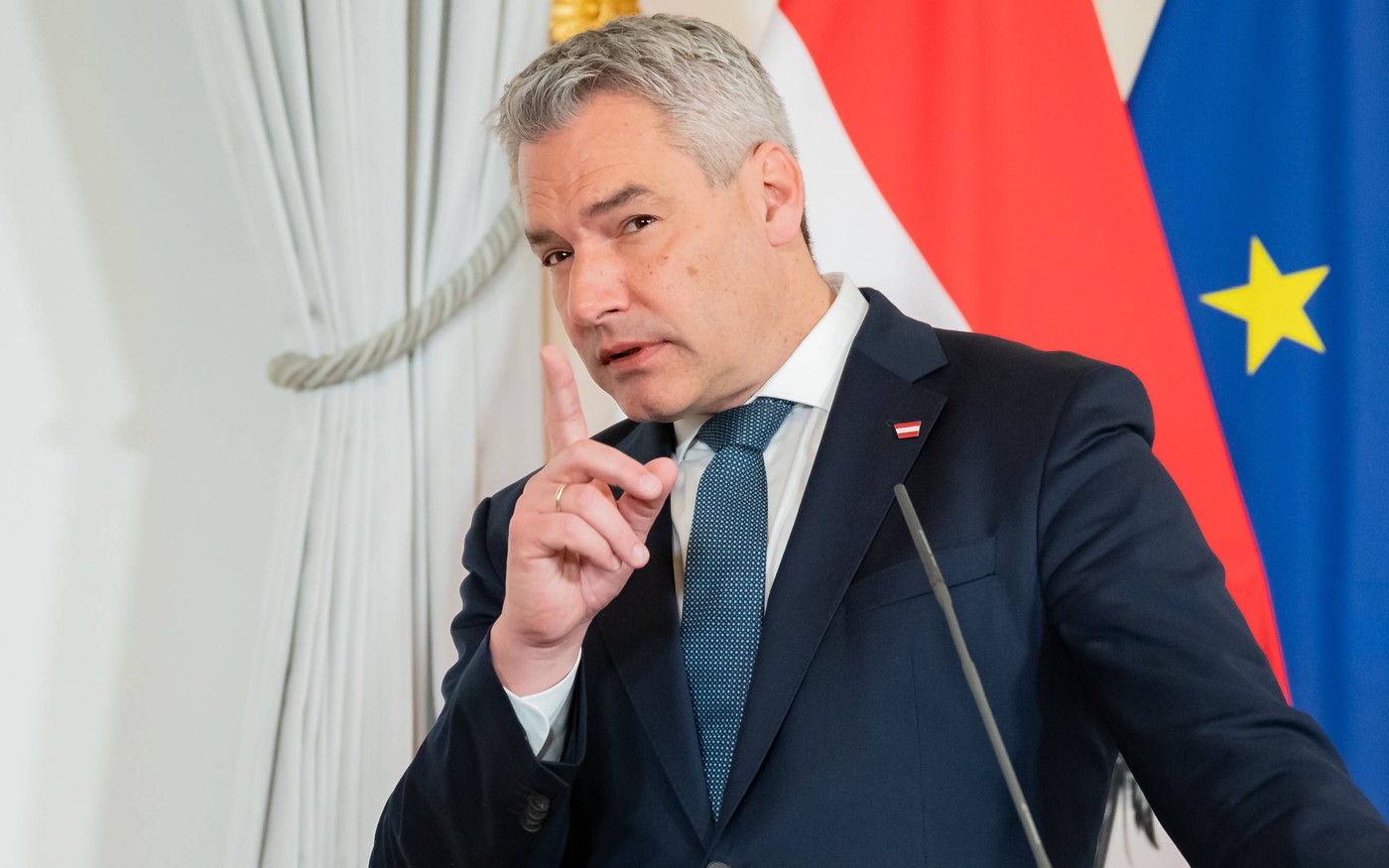 Nehammer sare în apărarea Rusiei și spune că activele rusești înghețate nu trebuie folosite pentru a ajuta militar Ucraina