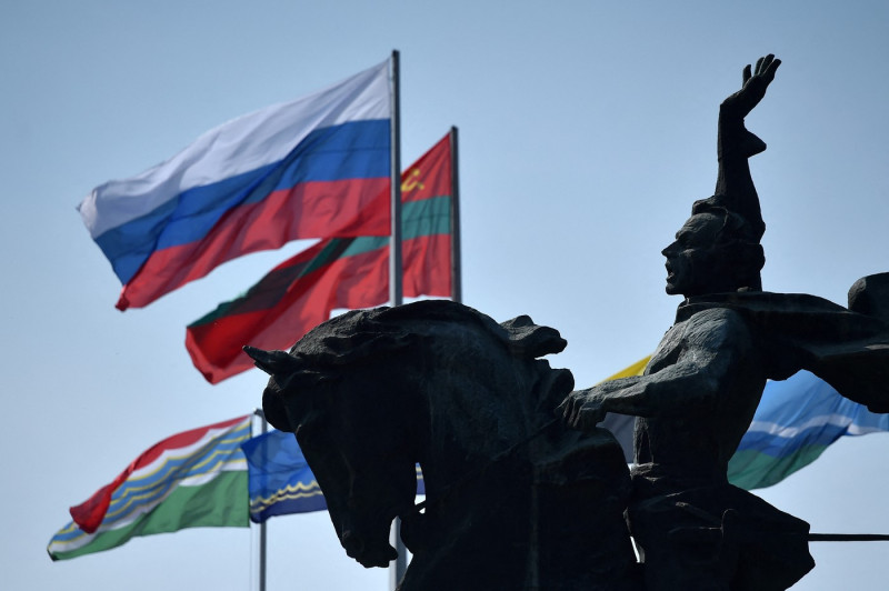 statuie-steaguri-transnistria