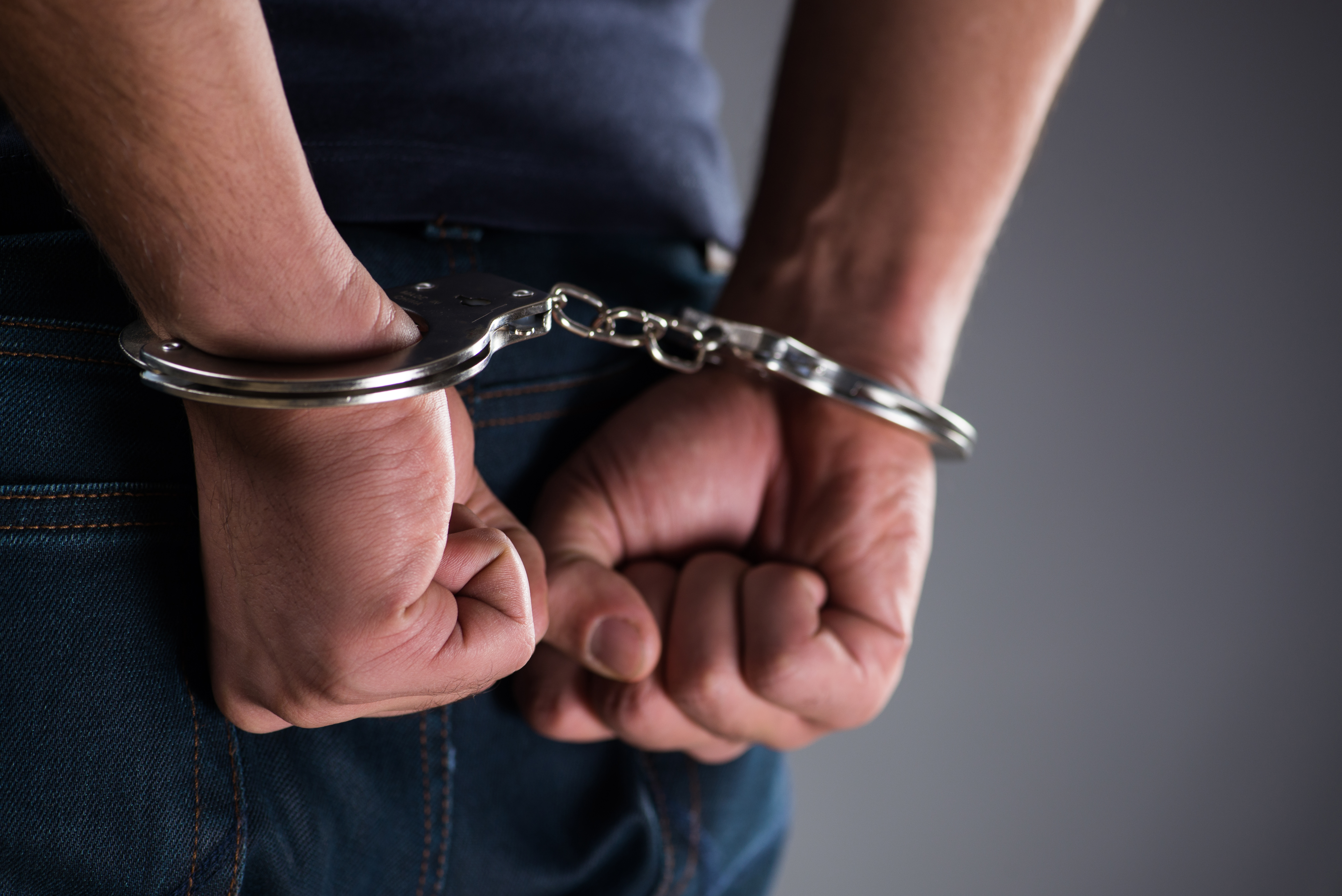 Un tânăr de 22 ani și-a ucis în bătaie bunicul. A încercat să scape de polițiști, dar a fost prins după câteva ore