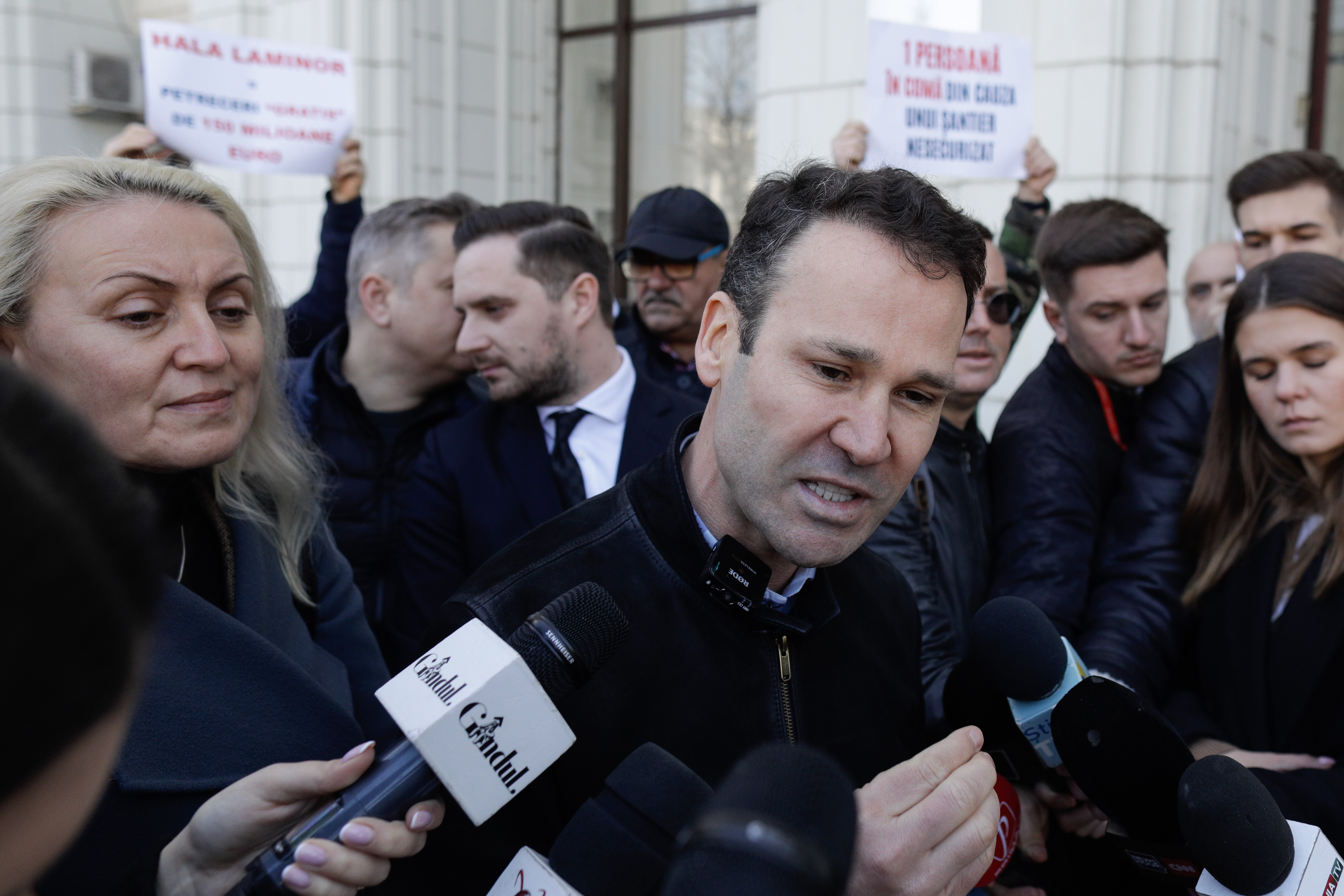 Nicușor Dan îl ironizează pe Robert Negoiță: "Un om foarte curajos, să se apropie de Parchet singur"