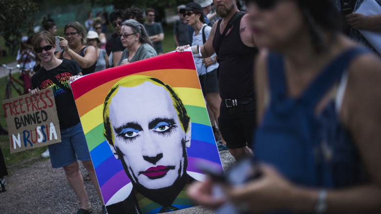 putin pe steagul lgbtq