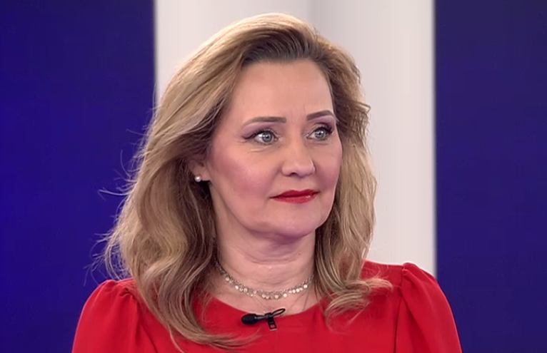 Elena Lasconi a fost sunată de Nicolae Ciucă după ce a câștigat alegerile la USR: Dorește să vorbim, dar nu iau decizii singură