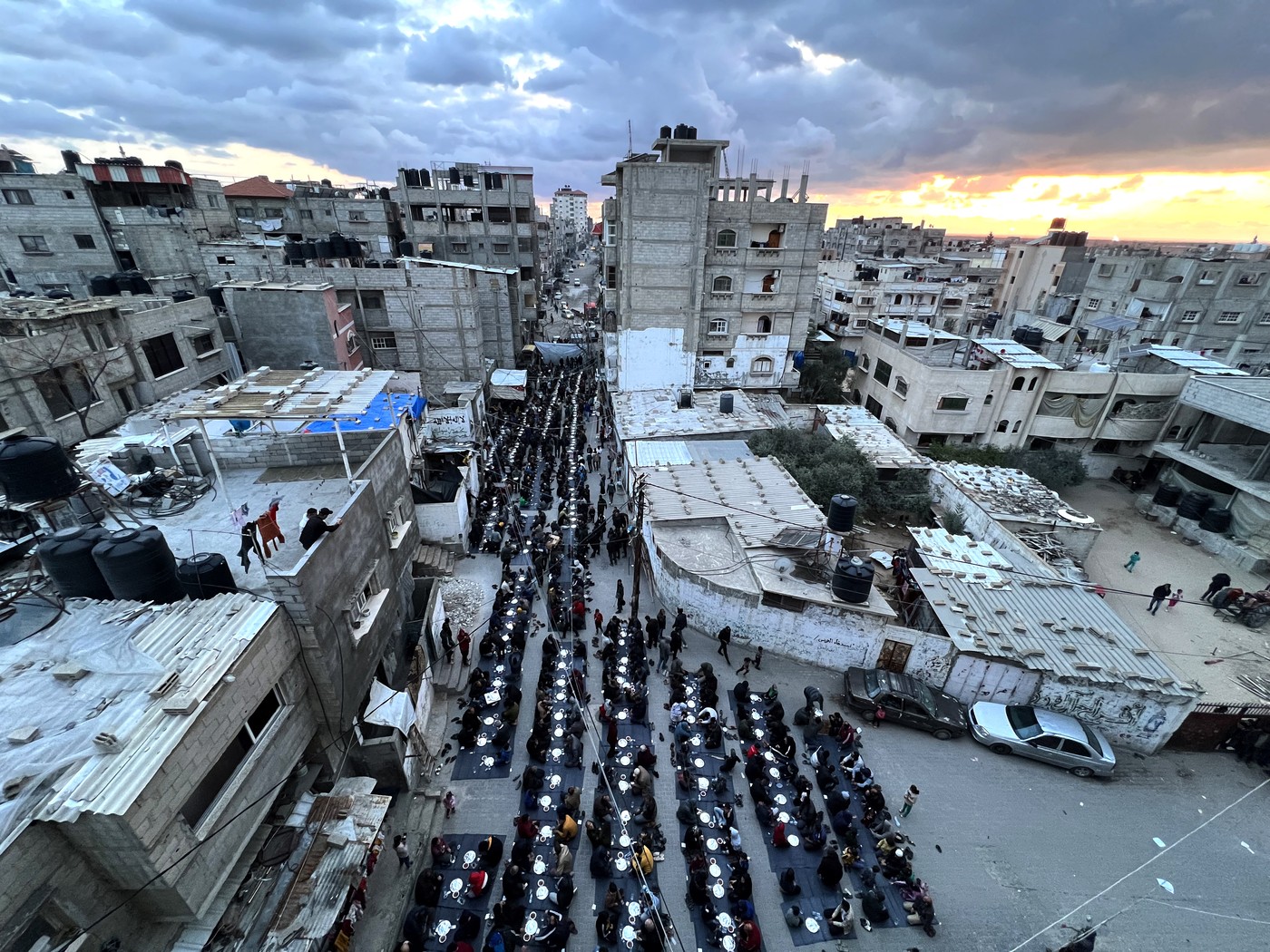 Cinci oameni au murit în Gaza în timp ce așteptau să primească mâncare. Oamenii au murit împușcați sau loviți de camioanele cu ajutoare