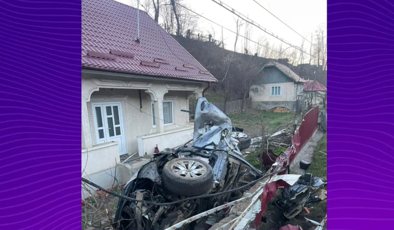 Accident grav în Neamț: 3 tineri au murit iar alți 4 au fost răniți după ce două mașini s-au răsturnat în curțile localnicilor
