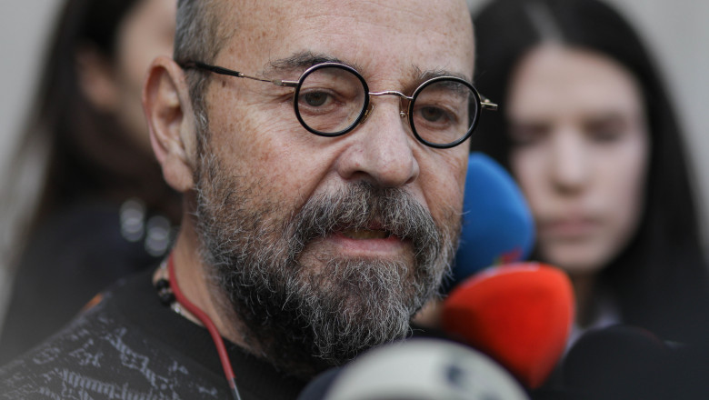 Piedone îi răspunde lui Cîrstoiu: „Despre sterilete poate să vorbească oricine. Nu-și văd bârna din ochi, fiind timizi de paiul meu”