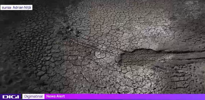 Un lac din România a secat din cauza căldurii record. Imagini filmate din dronă arată dezastrul din zonă (VIDEO)
