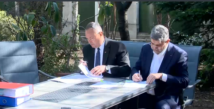 Lista PSD-PNL pentru europarlamentare a fost depusă la BEC. Ciucă și Ciolacu au semnat-o pe terasă, la fostul sediu USL