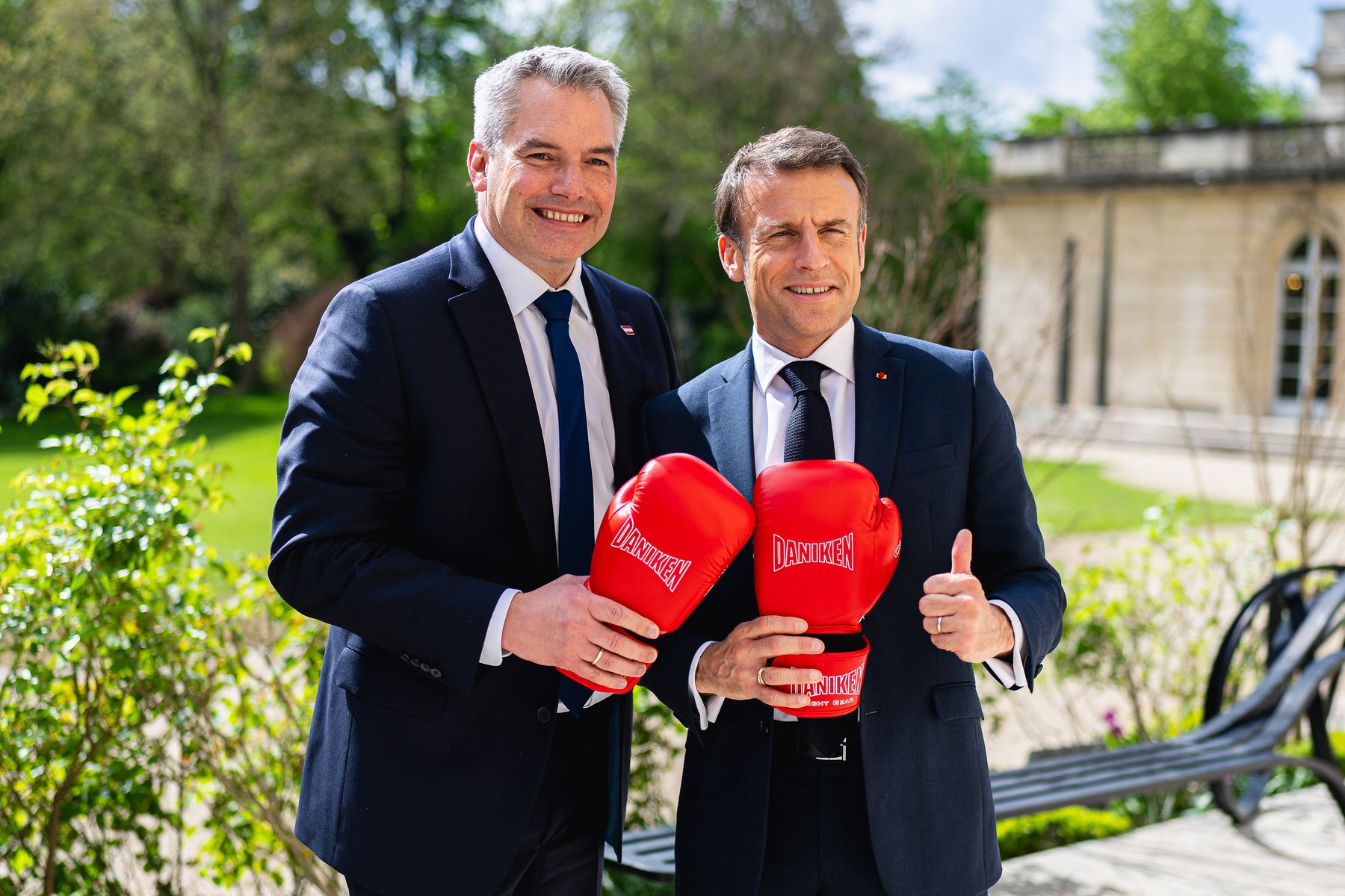 Nehammer s-a dus cu mănuși de box în vizita oficială la Paris: "Se creează legături atunci când împărtăşeşti aceleaşi pasiuni"
