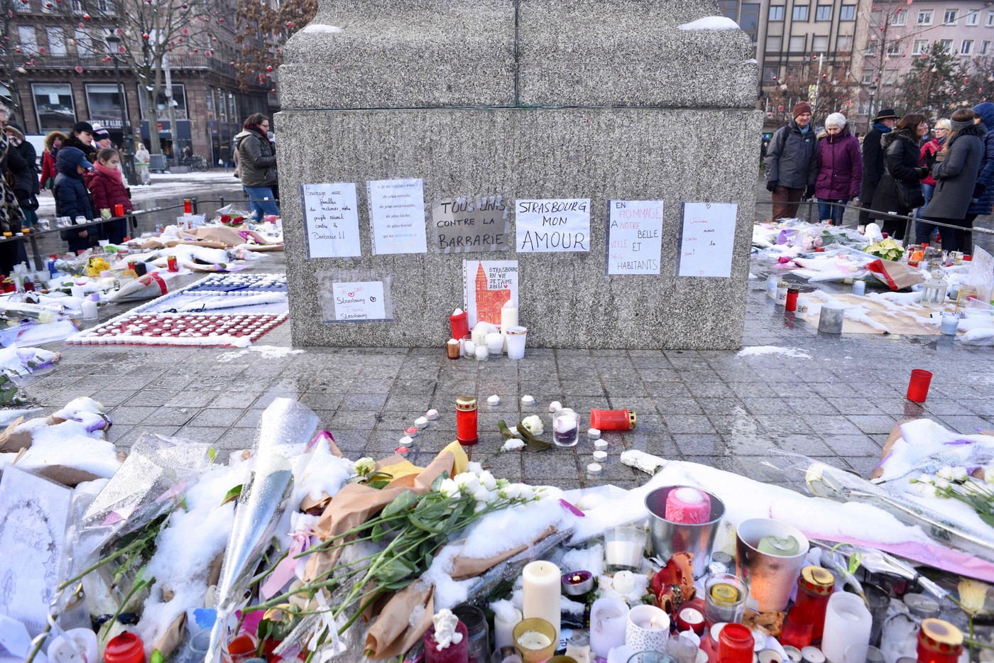 30 de ani de închisoare pentru omul care a obținut arma cu care atacatorul din Strasbourg a ucis 5 oameni și a rănit alți 11