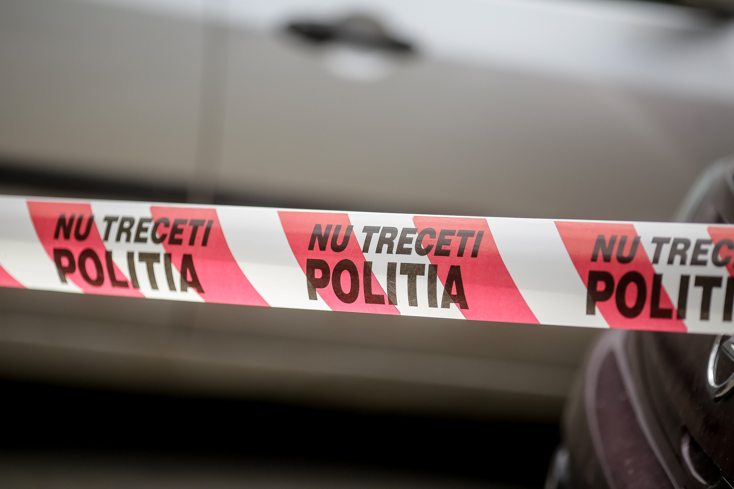 Un cadavru a fost găsit pe un câmp din Dâmbovița, la ieșirea de pe autostrada A1