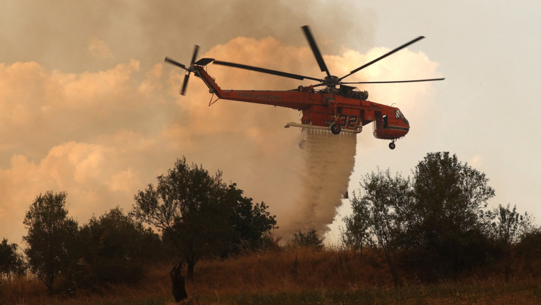 Alertă de incendii forestiere în Grecia. Mai multe localități au