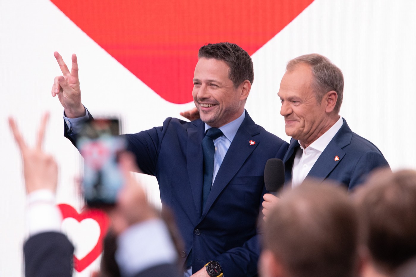 Coaliția pro-europeană a lui Tusk câștigă din nou alegerile, la primul test electoral după obținerea puterii