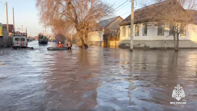 Evacuation of residents continues after dam bursts in Orsk, Russia