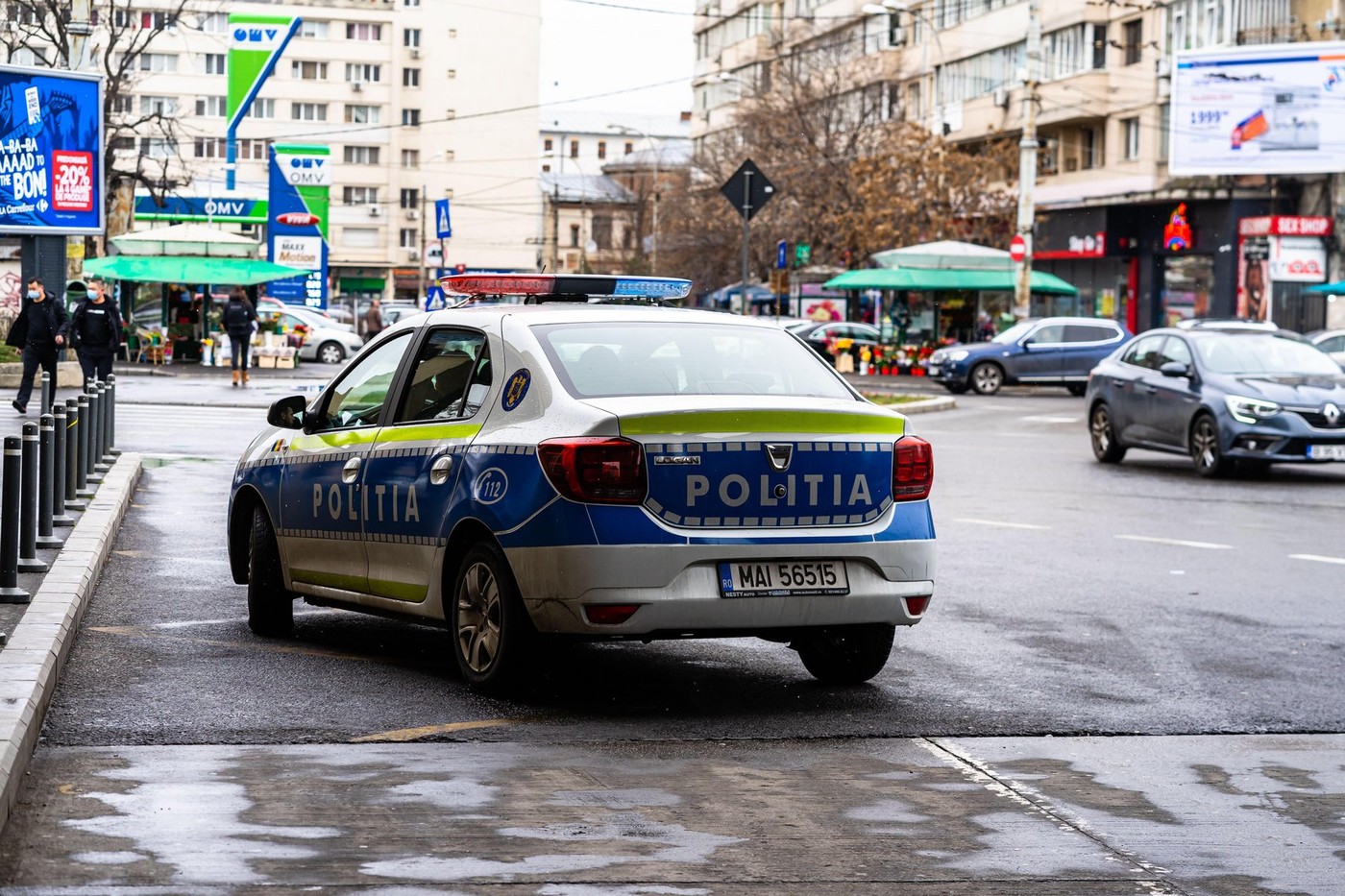 Tineri reținuți pentru că jefuiau vârstnici: le ofereau cadouri și le furau bunurile