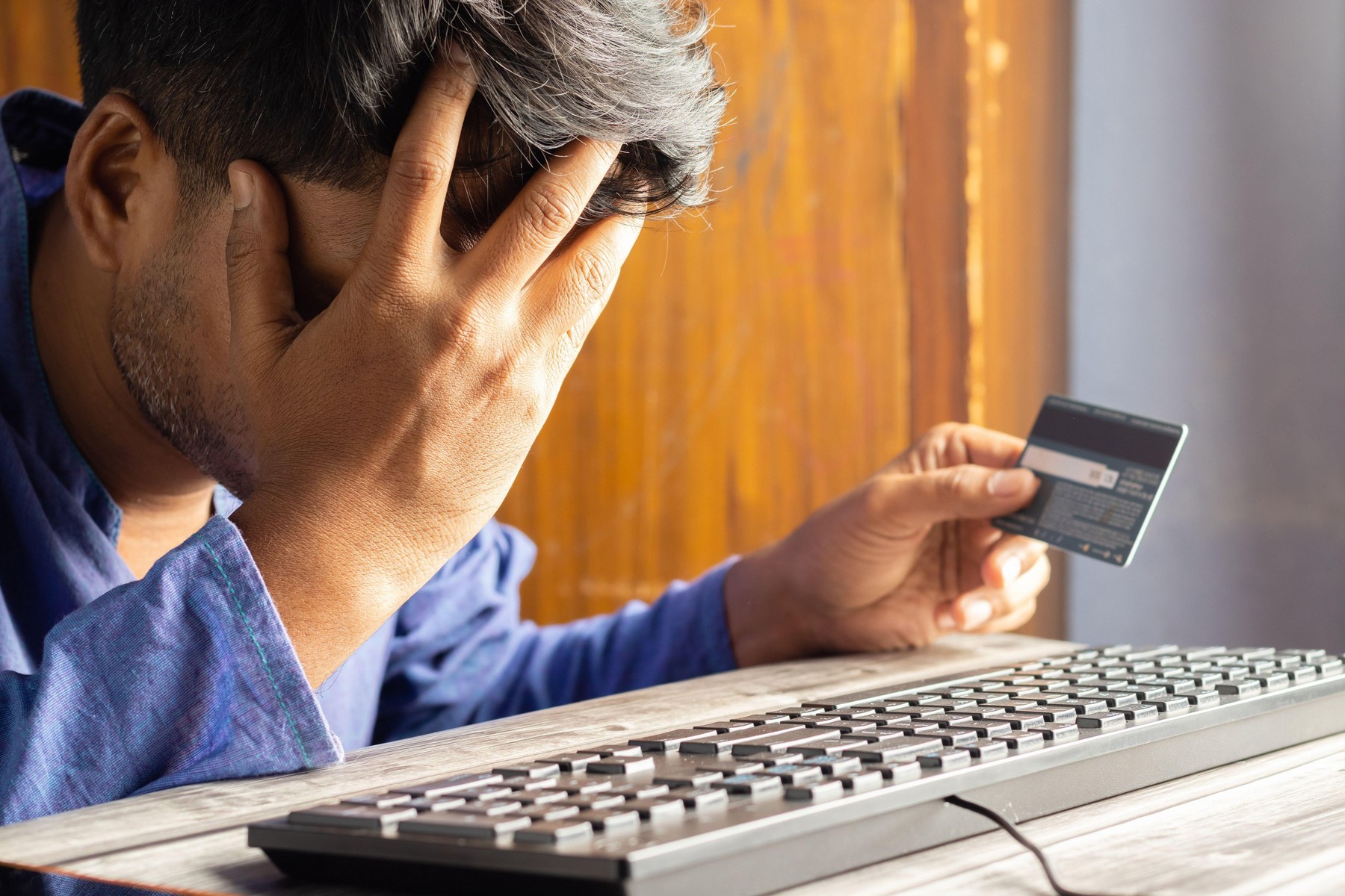 Poliția Română avertizează asupra escrocheriilor online: „Țeapă! Fii deștept!”