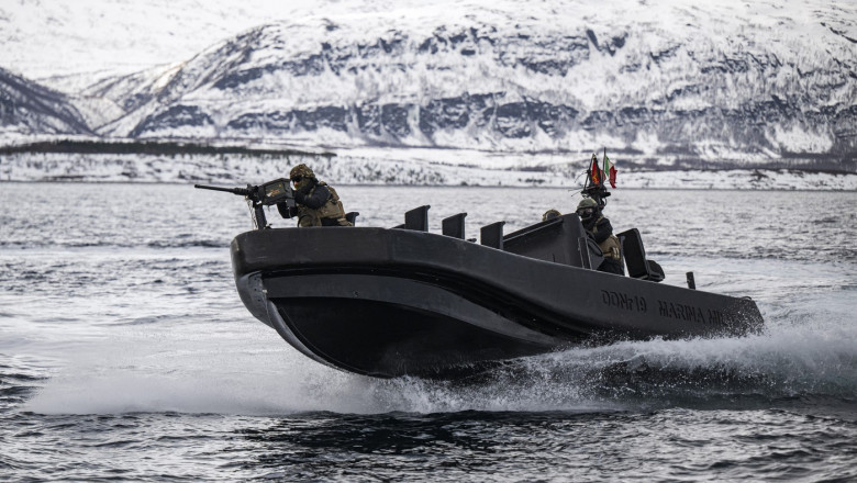 barcă folosită de pușcașii marini italieni în timpul exercițiilor militare Nordic Response 24