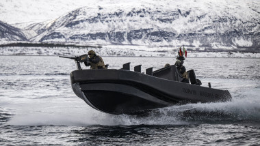 barcă folosită de pușcașii marini italieni în timpul exercițiilor militare Nordic Response 24