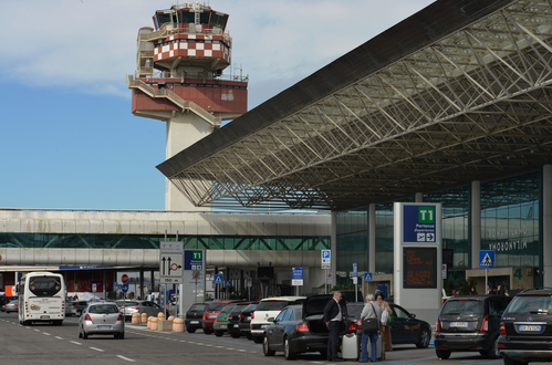 Un bărbat din Tadjikistan, suspectat că este membru activ al grupării Statul Islamic, a fost arestat pe un aeroport din Roma