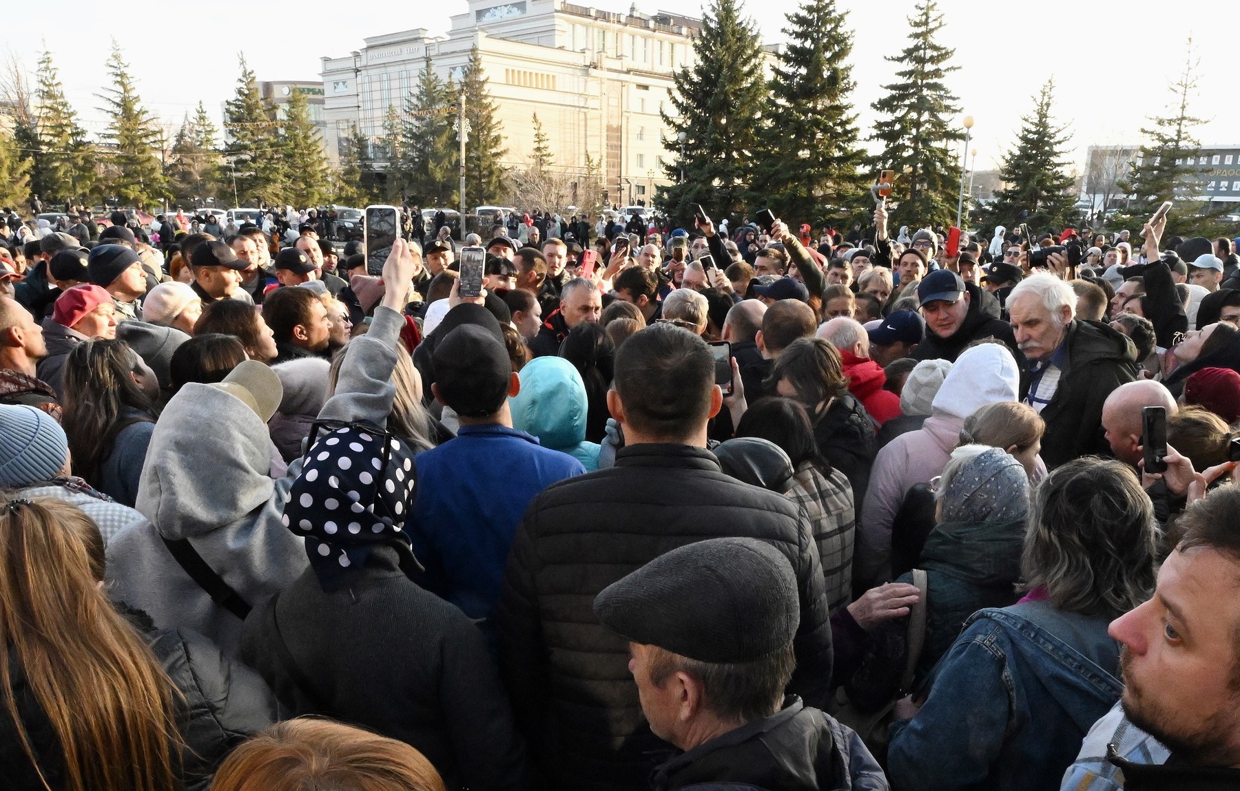 Proteste fără precedent în Rusia după inundații. Putin le-a promis rușilor rămași pe drumuri un ajutor estimat la 1.000 de euro
