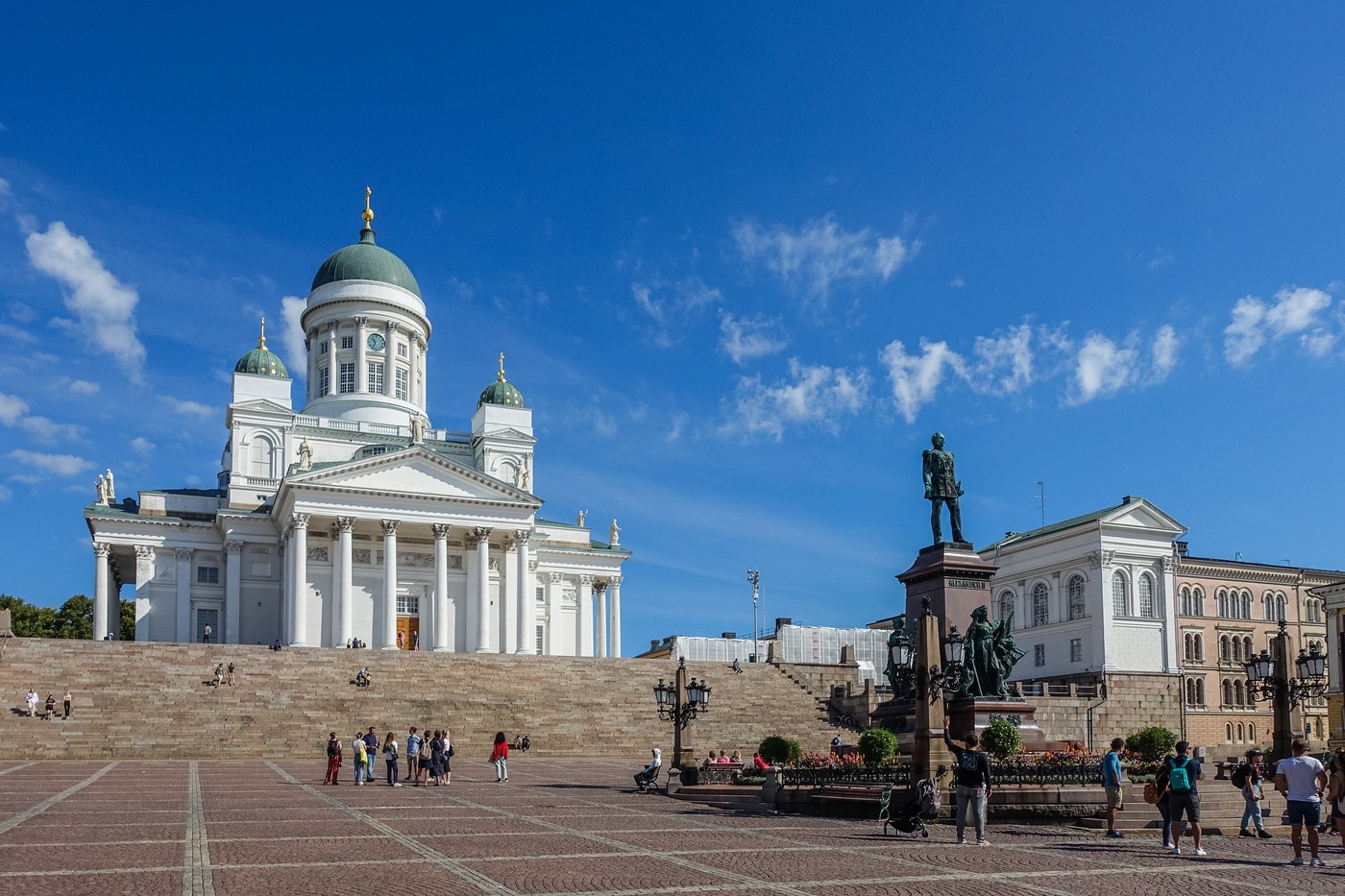 "Nu puteam să respir". Un puternic miros misterios din Rusia a acaparat zona de coastă de la Sankt Petersburg la Helsinki